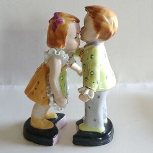 VINTAGE KISSING BOY GIRL HAND PAINTED PORCELAIN OCCUPIED JAPAN